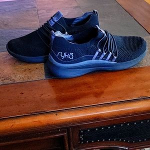 New Ryka size 6 solid black tennis shoe.